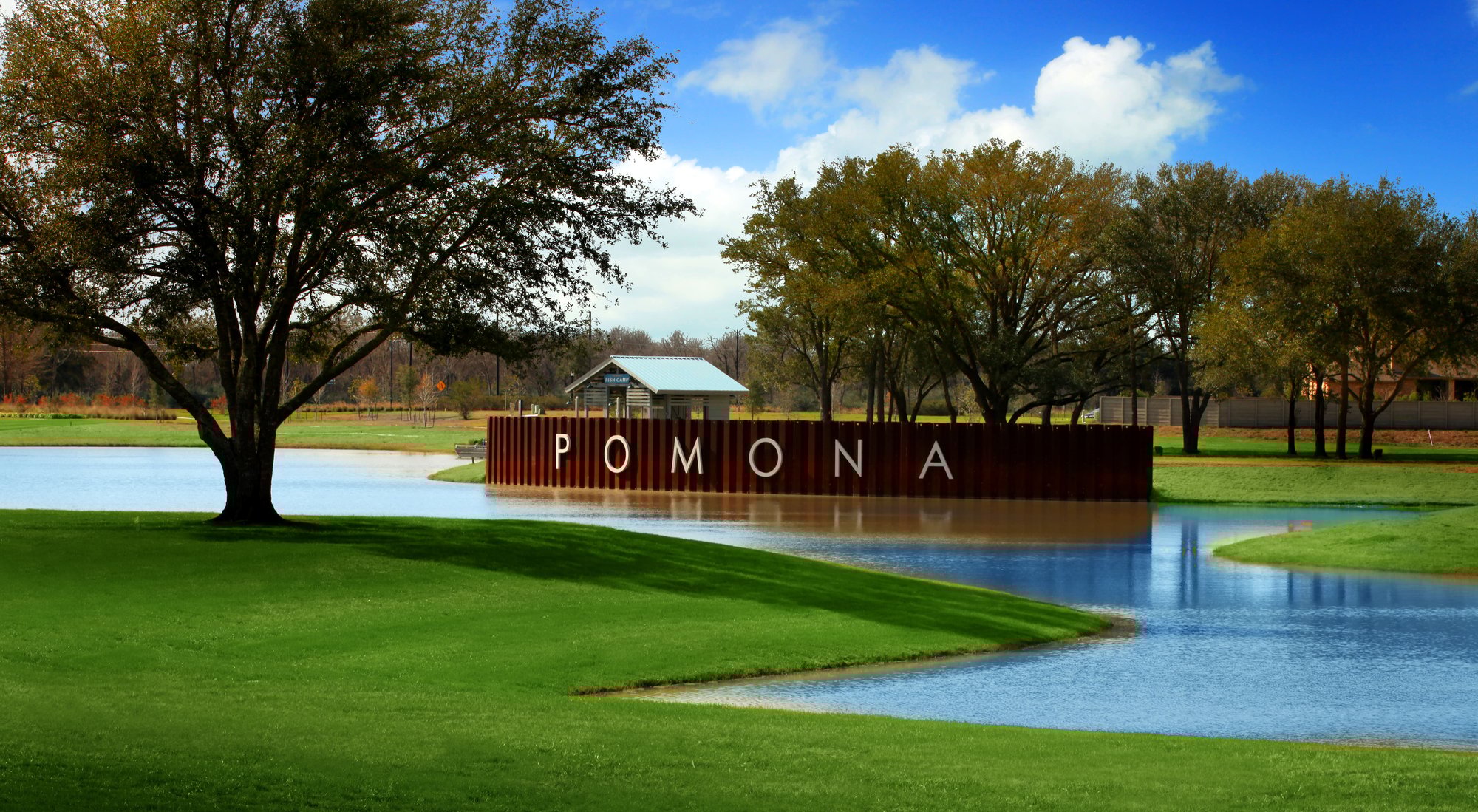Pomona entrance lake sign-min